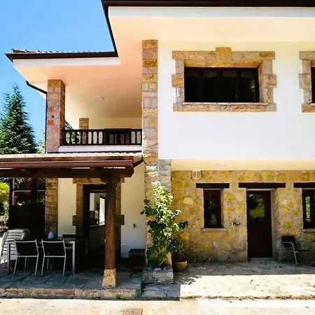 Casa Raiz Y Cumbre Mestas De Con