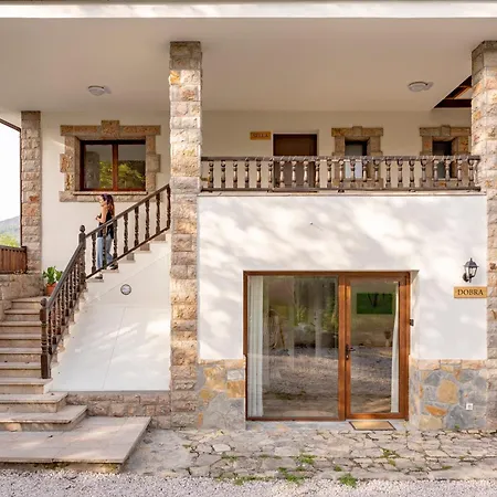 Casa Raiz Y Cumbre Mestas De Con